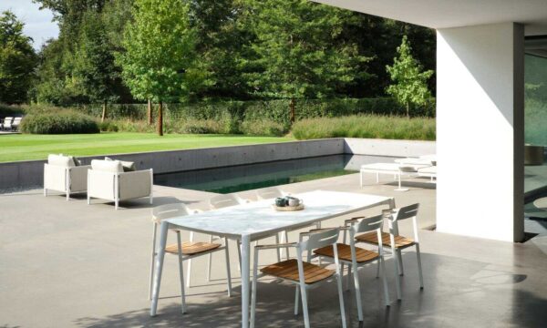 Diphano Icon étkezőszett a teraszon