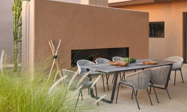 Manutti Air kültéri étkezőasztal garnitúra