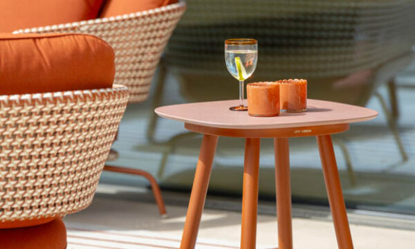 Jati Kebon Phil kisasztal a teraszon